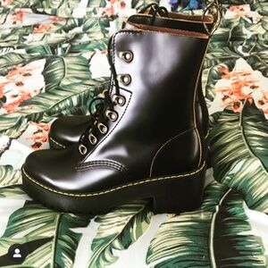 Dr.Martens Womans (size 9) Leona Vintage Smooth boots.